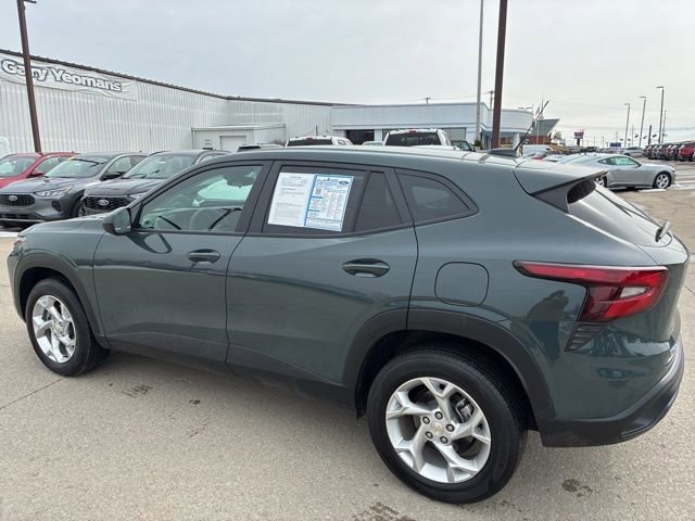 Used 2025 Chevrolet Trax LS w/ LS Convenience Package image 5