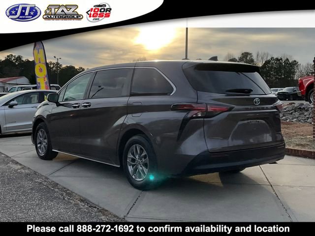Used 2022 Toyota Sienna XLE image 5