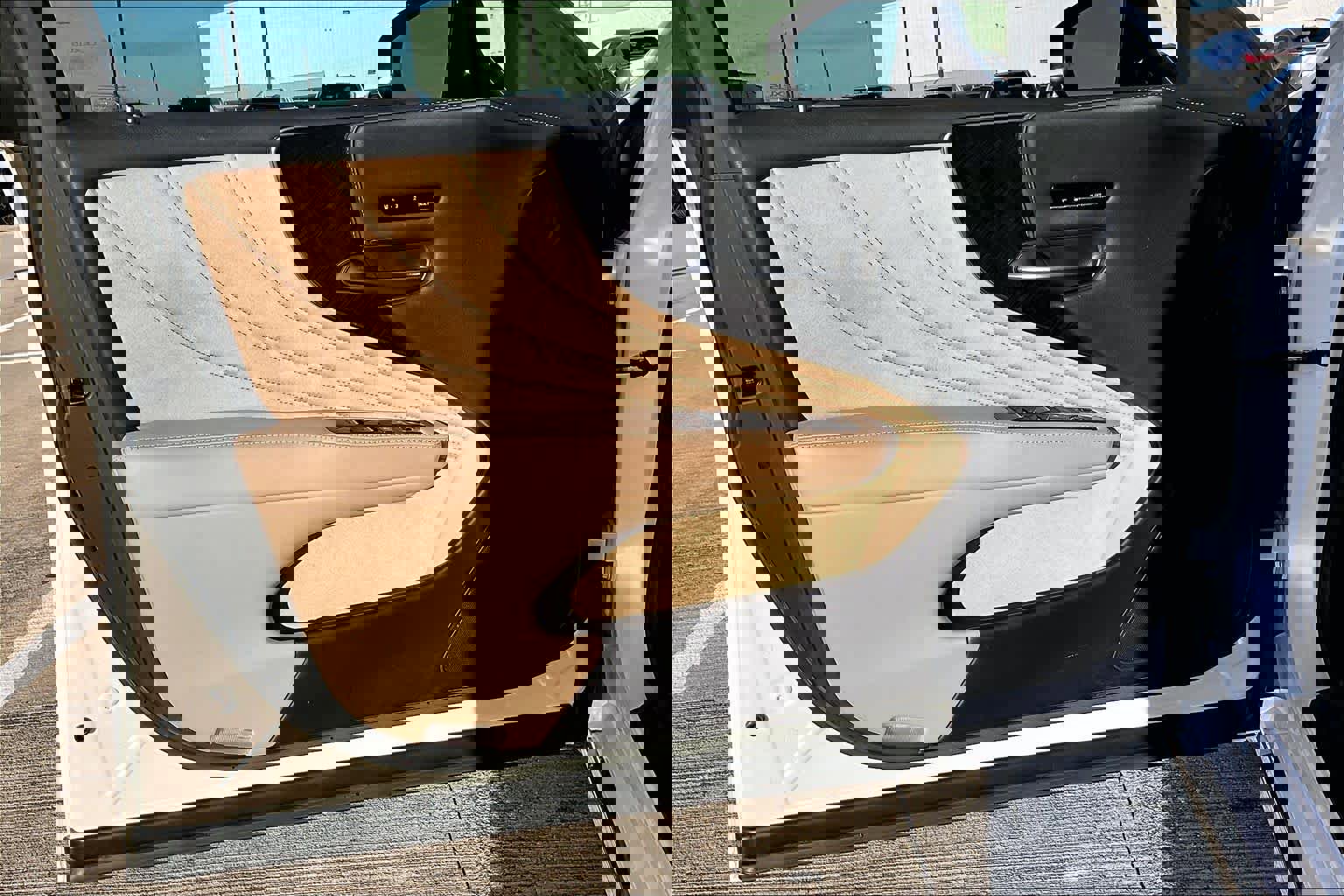 Used 2021 Lexus LS 500 w/ Interior Upgrade Package image 21