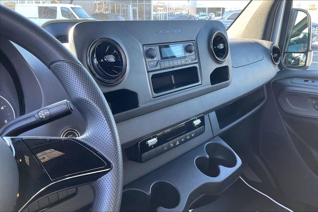 Used 2025 Mercedes-Benz Sprinter 2500 image 5