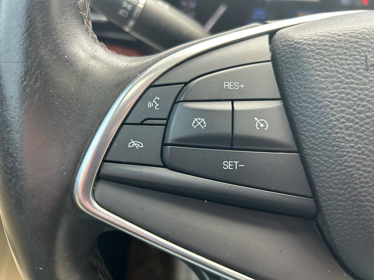 Used 2017 Cadillac XT5 Luxury w/ LPO, Wheel Lock Package image 19