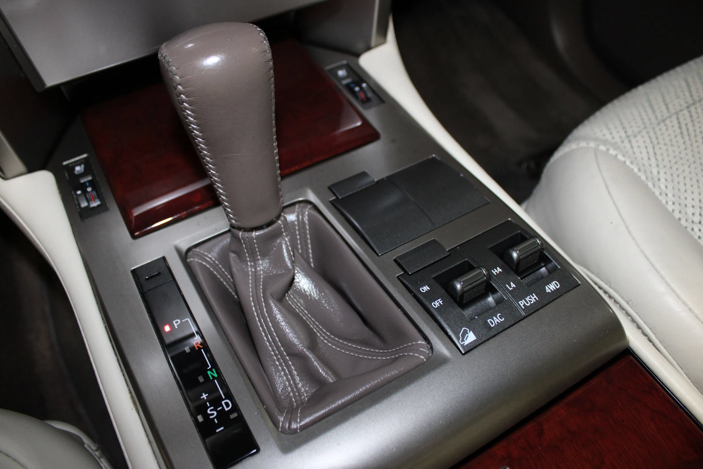 Used 2011 Lexus GX 460 w/ Comfort Plus Pkg AWD/4WD image 18