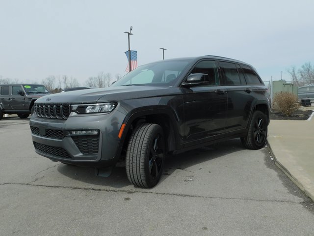 New 2026 Jeep Grand Cherokee Limited w/ Limited Altitude Package AWD/4WD image 4