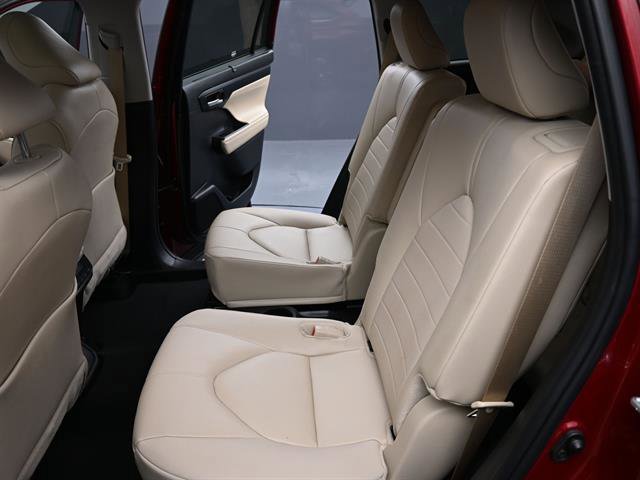 Certified 2024 Toyota Highlander XLE image 18