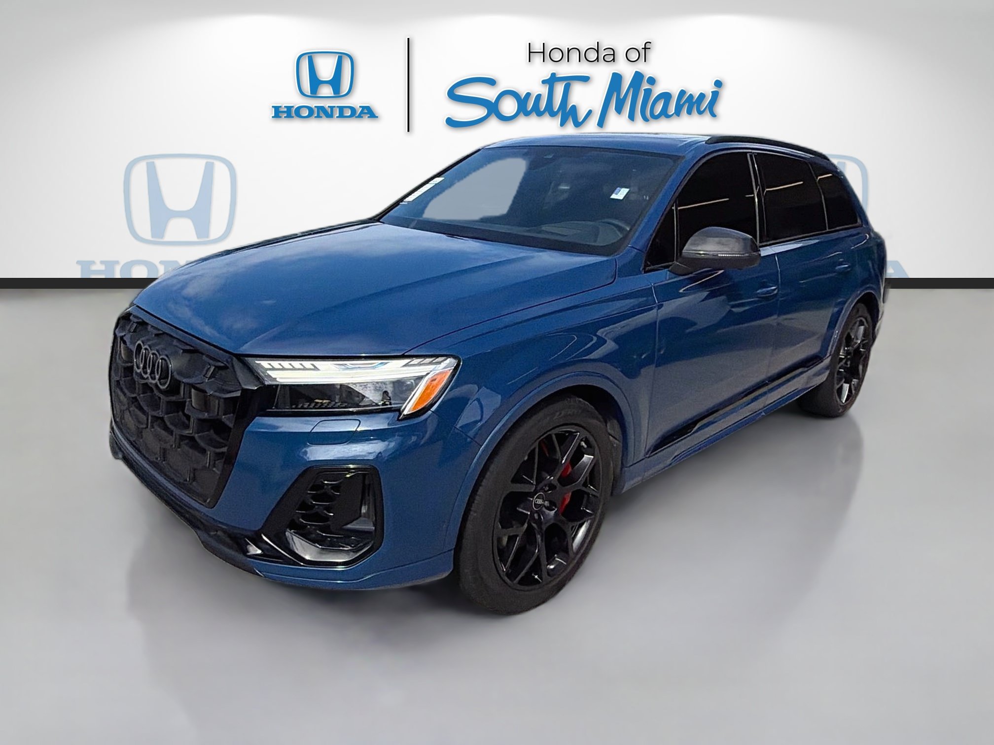 Used 2025 Audi SQ7 Prestige w/ Prestige Package AWD/4WD image 3