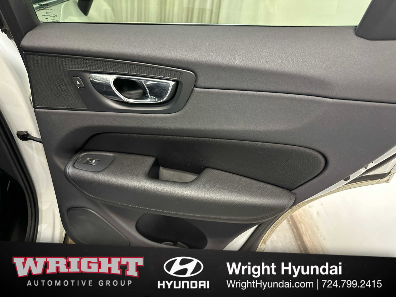 Used 2018 Volvo XC60 T5 Momentum w/ Convenience Package image 15