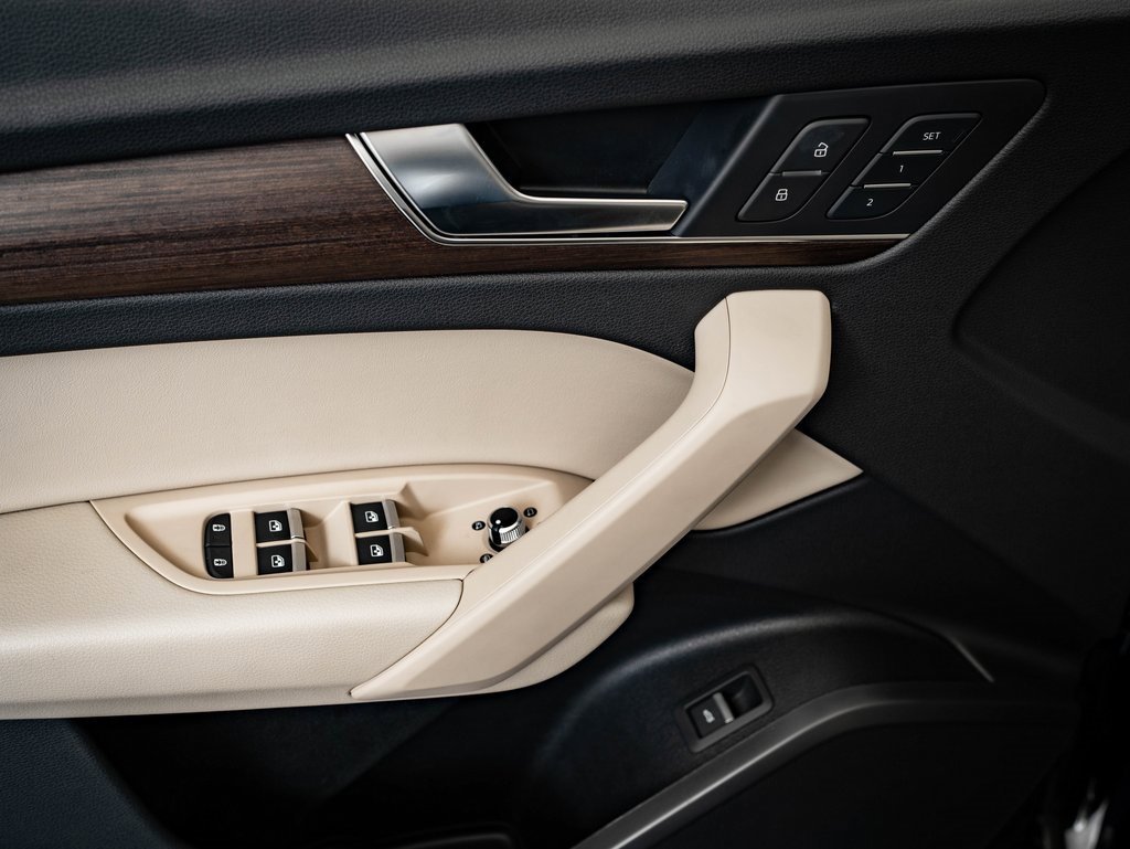 Certified 2025 Audi Q5 2.0T Premium w/ Convenience Plus Package image 26