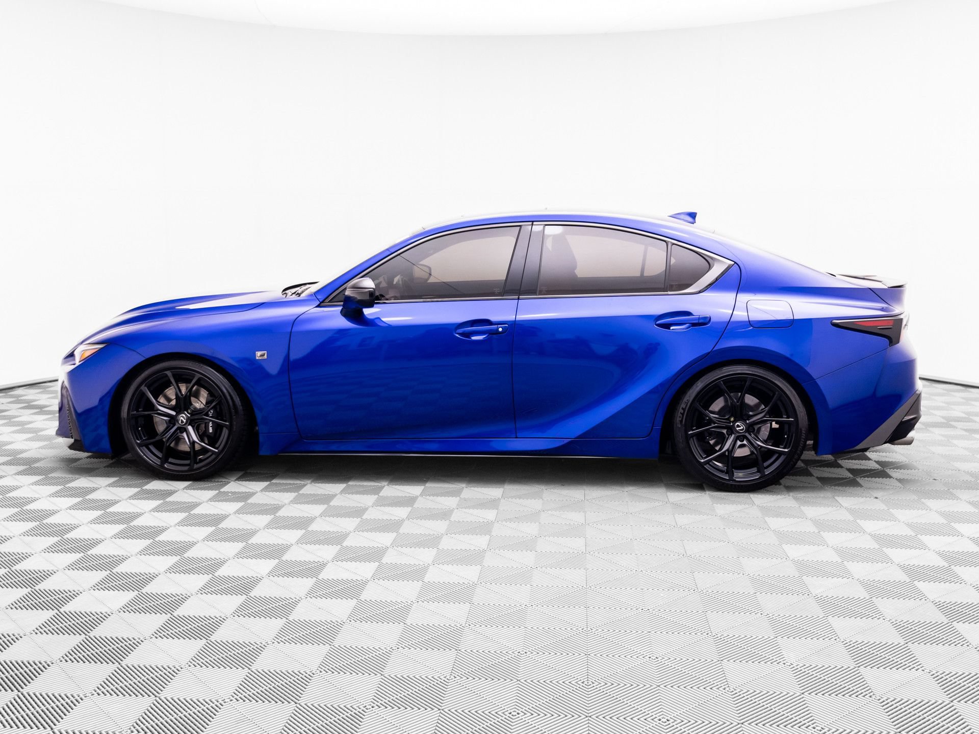 Used 2025 Lexus IS 500 w/ Accessory Package 2 RWD video 2