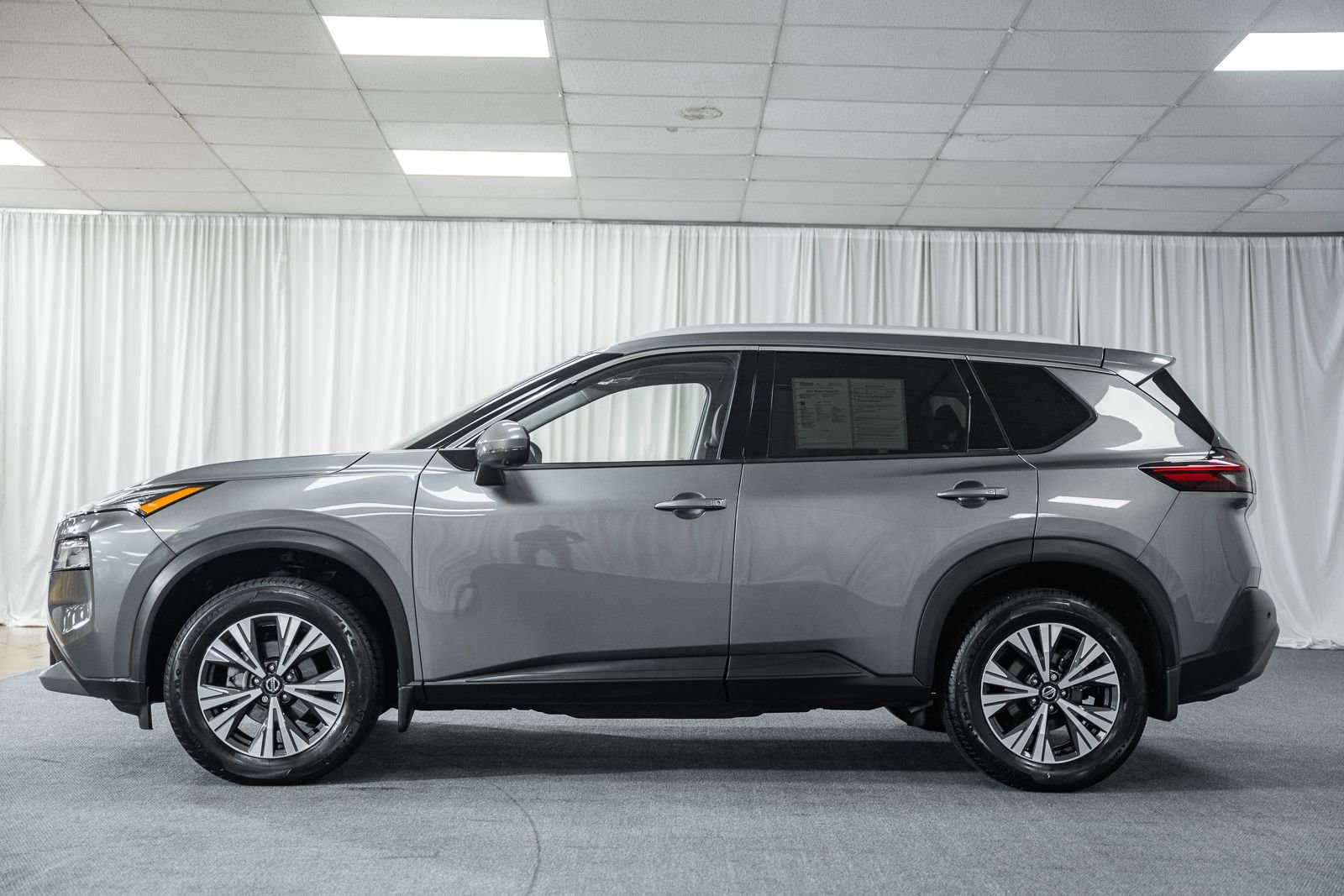 Used 2021 Nissan Rogue SV w/ Premium Package image 5