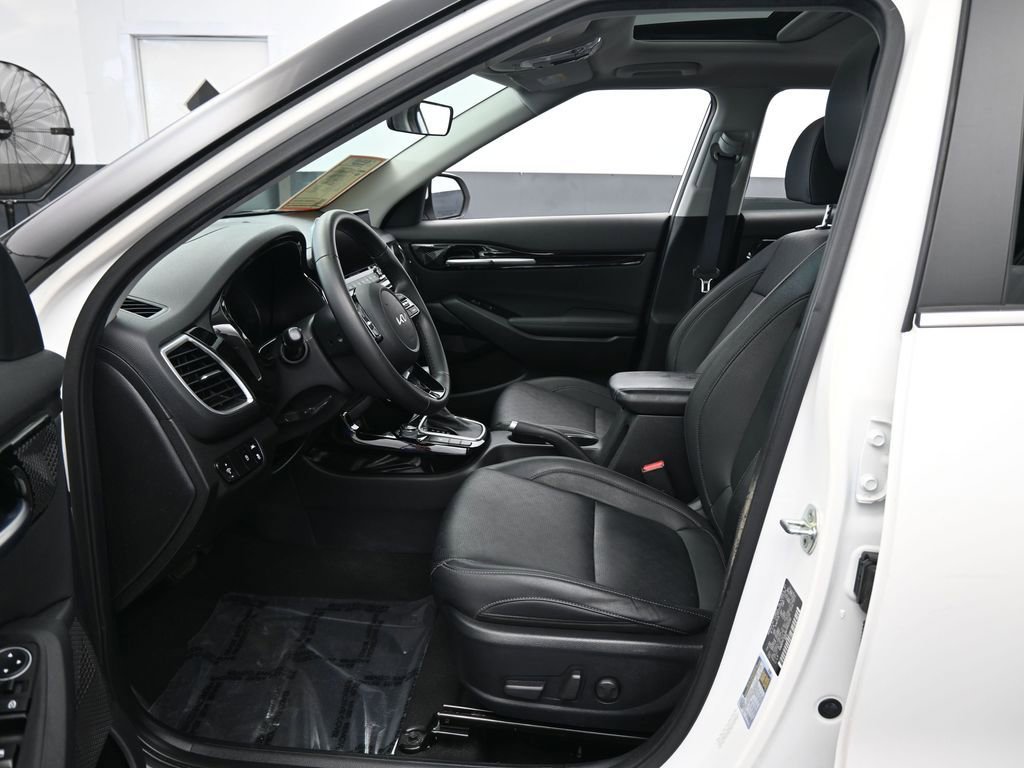 Used 2022 Kia Seltos EX image 12