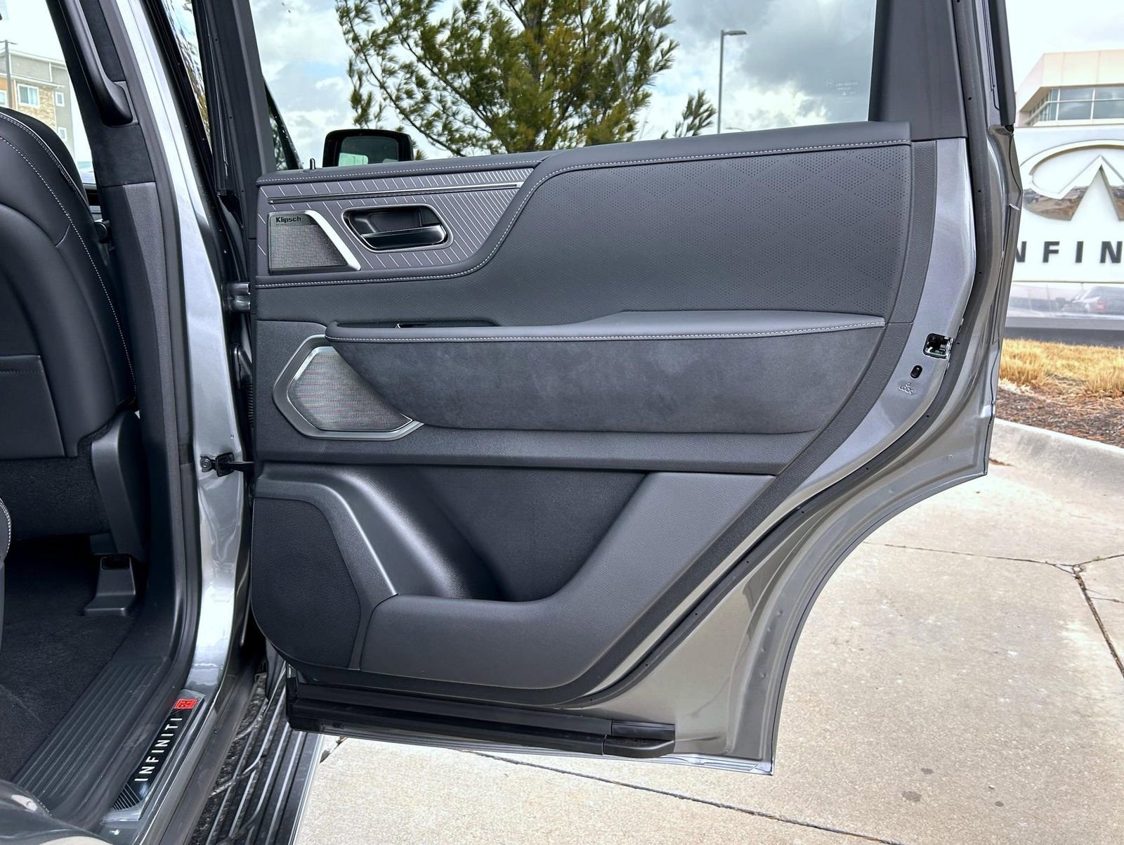 New 2026 INFINITI QX80 Autograph image 17