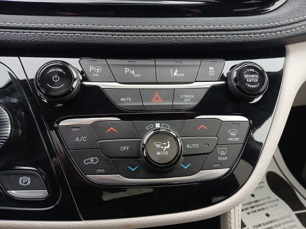 Used 2023 Chrysler Pacifica Limited image 17