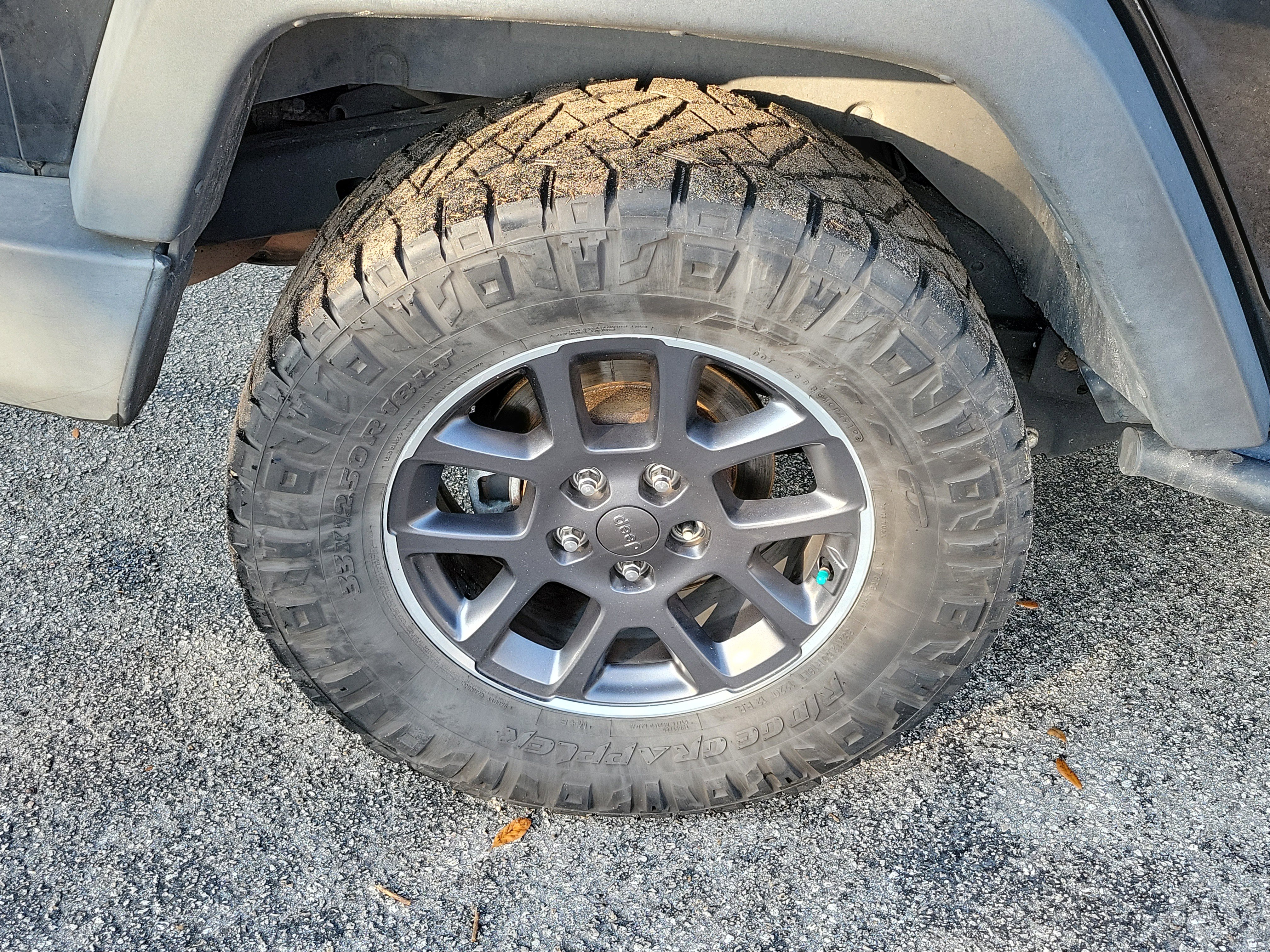 Used 2018 Jeep Wrangler Unlimited Sport w/ Connectivity Group image 32