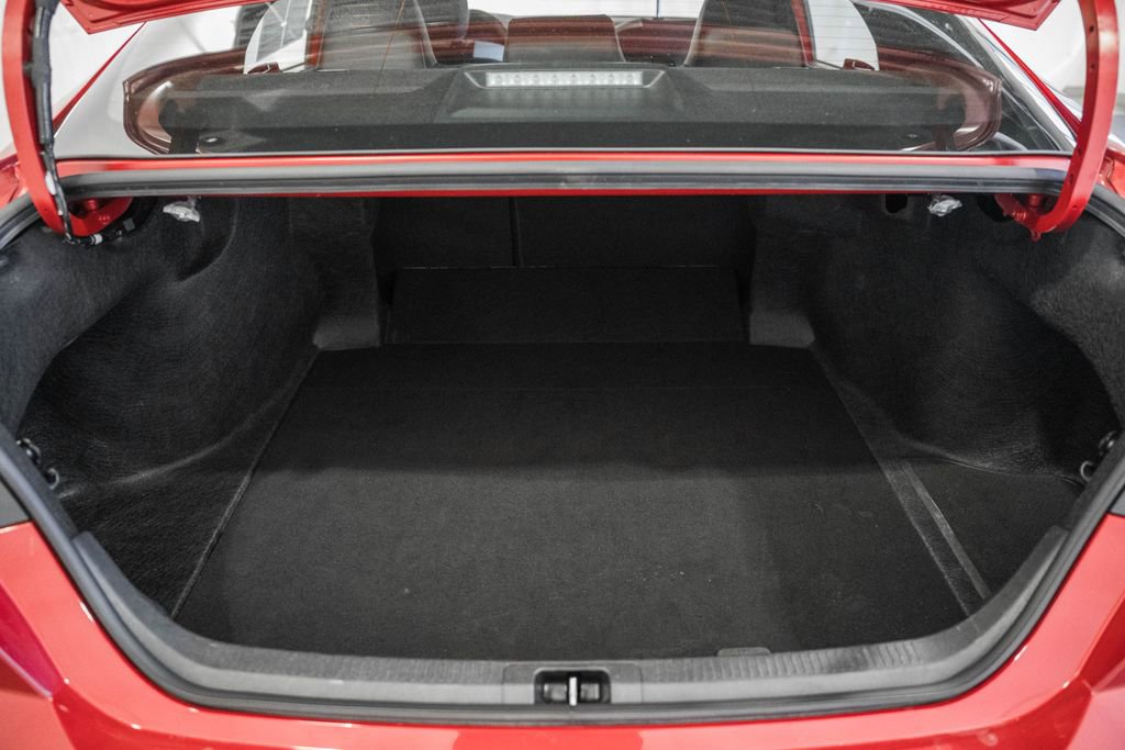 Used 2025 Toyota Camry SE image 9