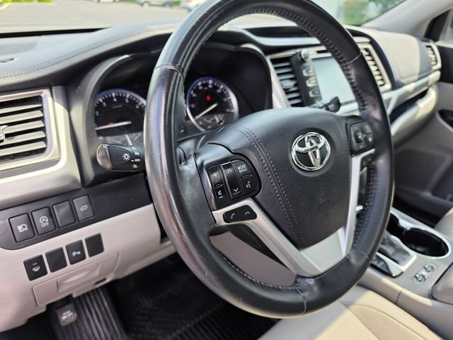 Used 2018 Toyota Highlander Limited AWD/4WD image 22