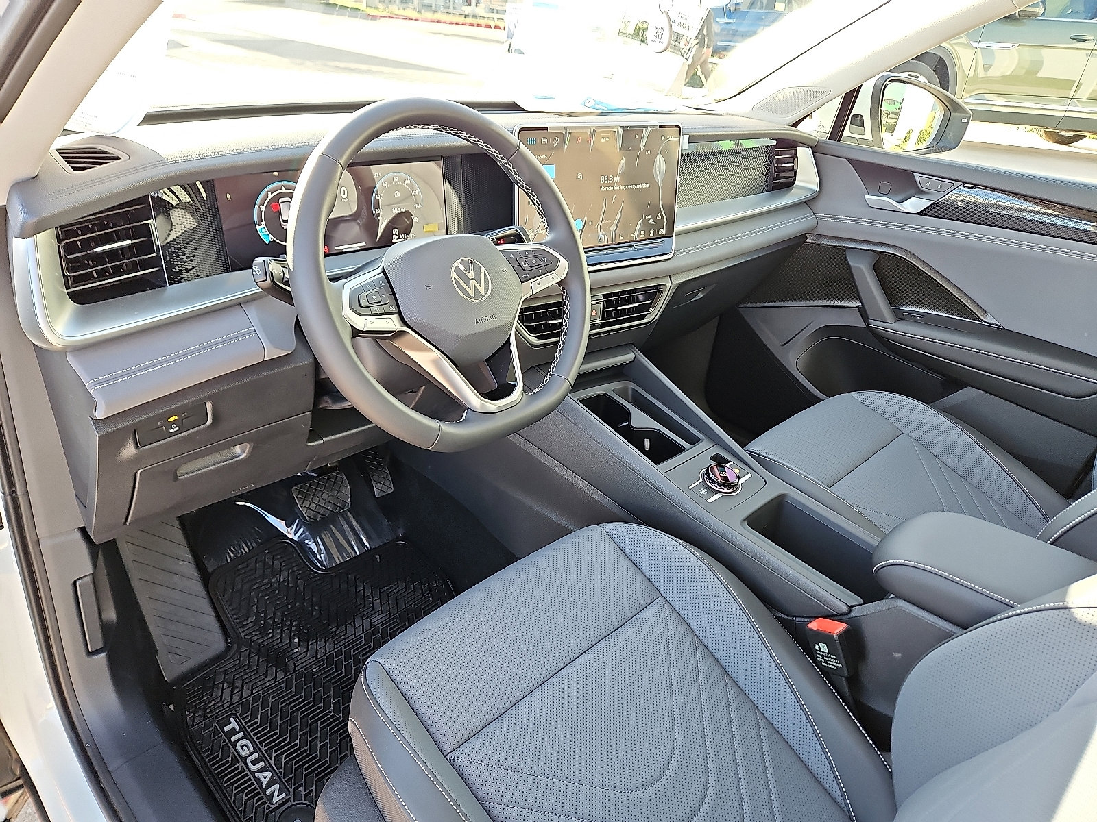 New 2026 Volkswagen Tiguan SE image 13