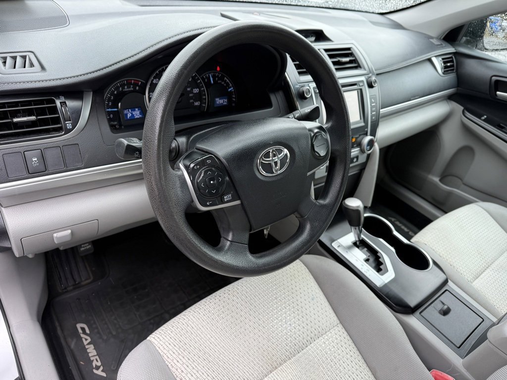 Used 2013 Toyota Camry LE image 14
