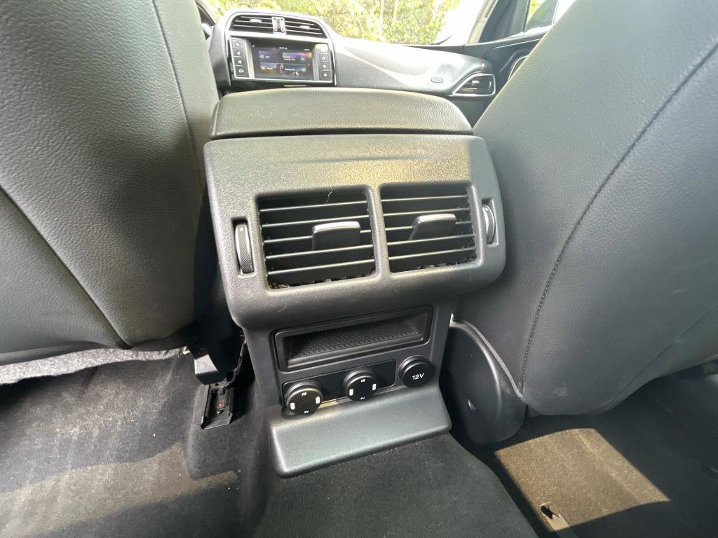 Used 2017 Jaguar F-PACE Premium image 15