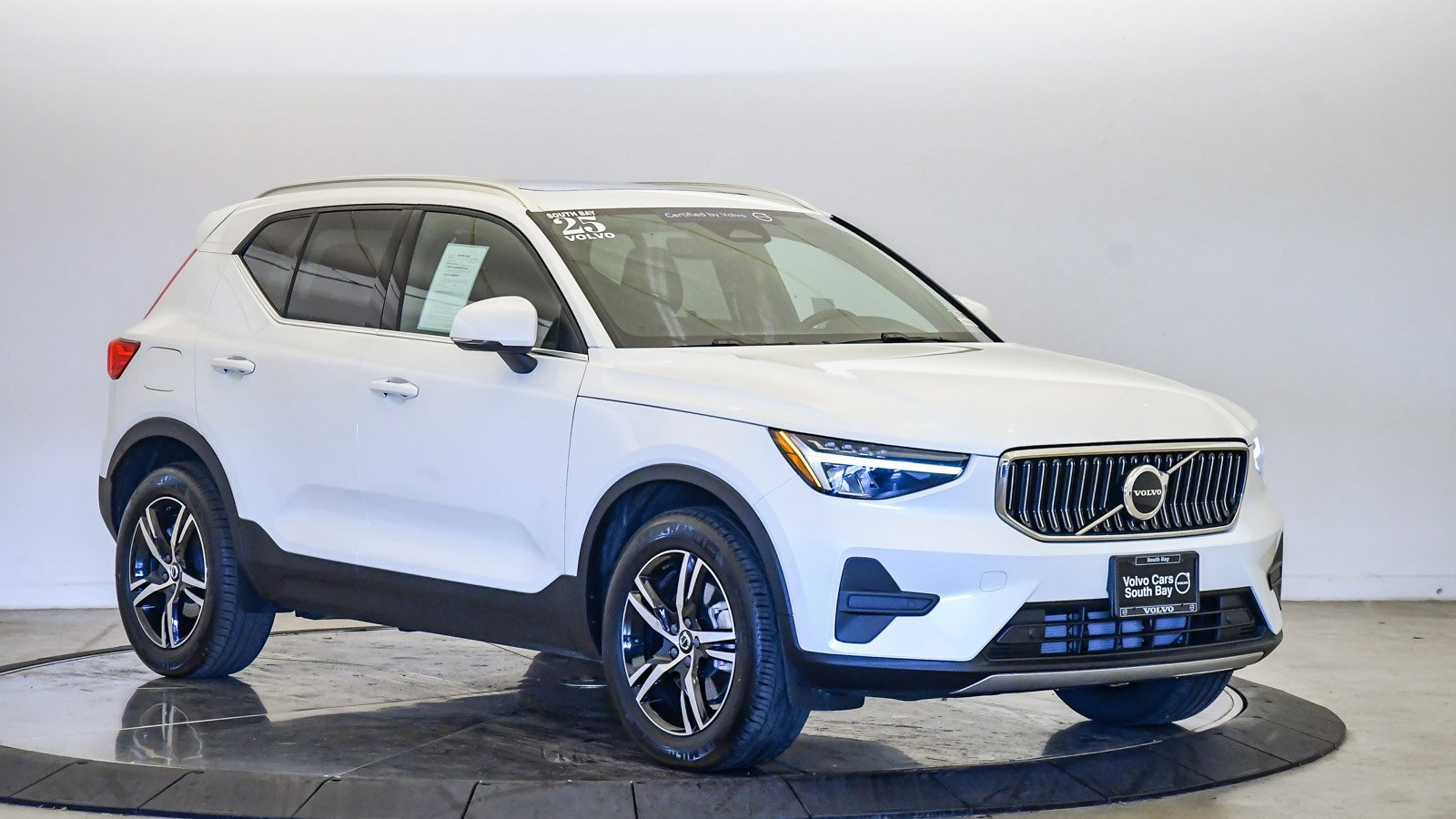 Certified 2025 Volvo XC40 B5 Core w/ Protection Package Premier image 6