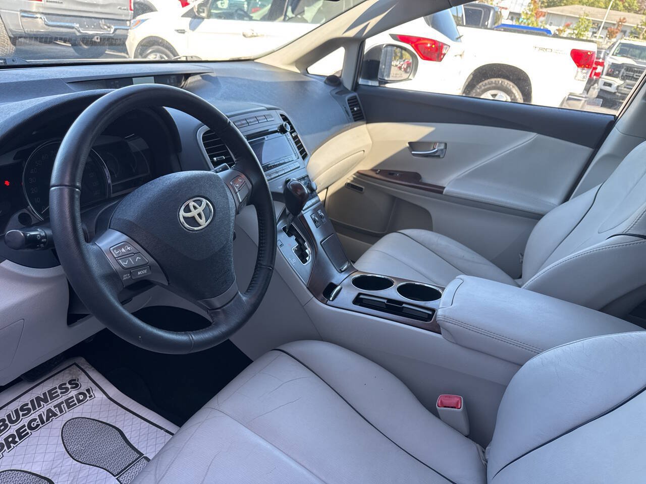 Used 2011 Toyota Venza AWD w/ Comfort Pkg image 16