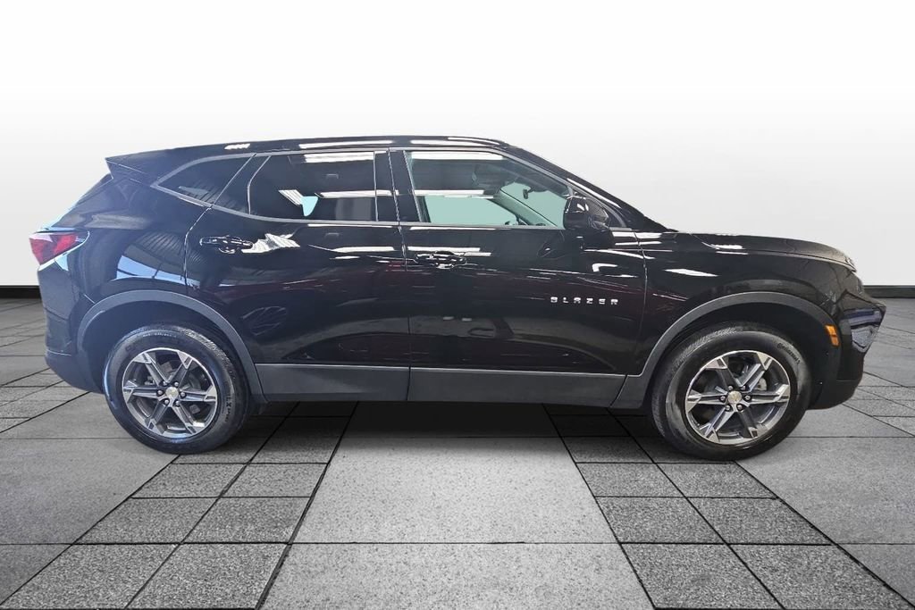 Used 2025 Chevrolet Blazer LT FWD image 4