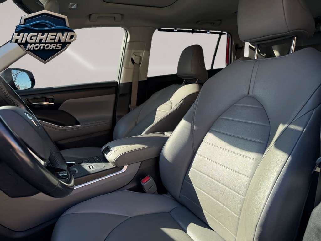 Used 2020 Toyota Highlander XLE FWD image 14
