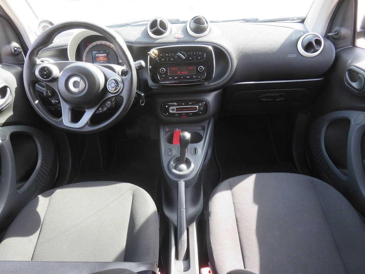 Used 2016 smart fortwo passion RWD image 12