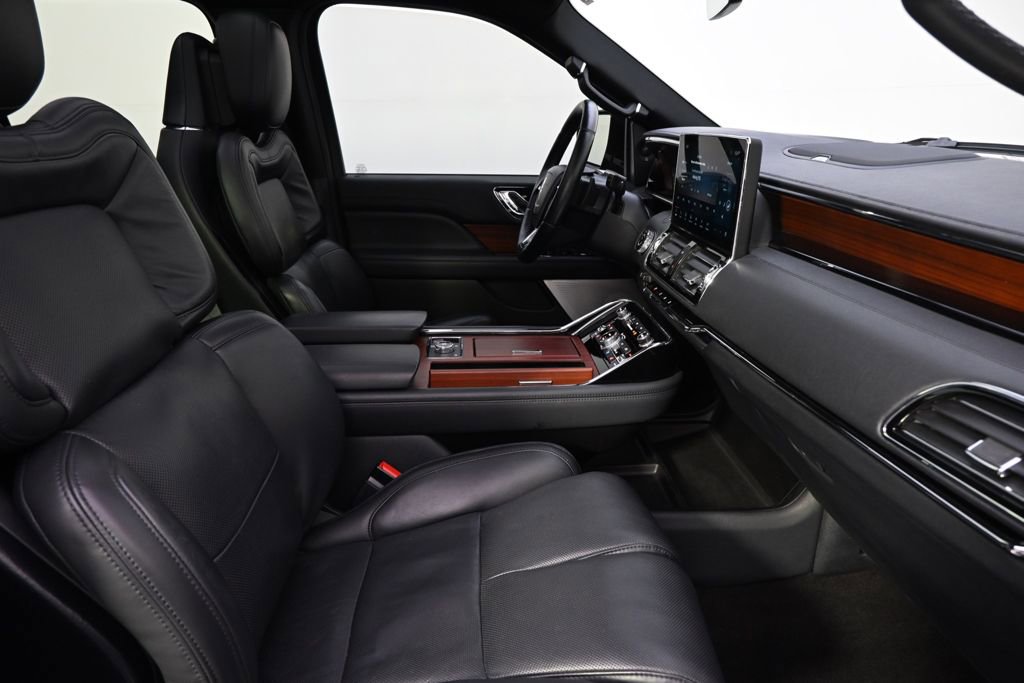 Used 2023 Lincoln Navigator Reserve AWD/4WD image 16