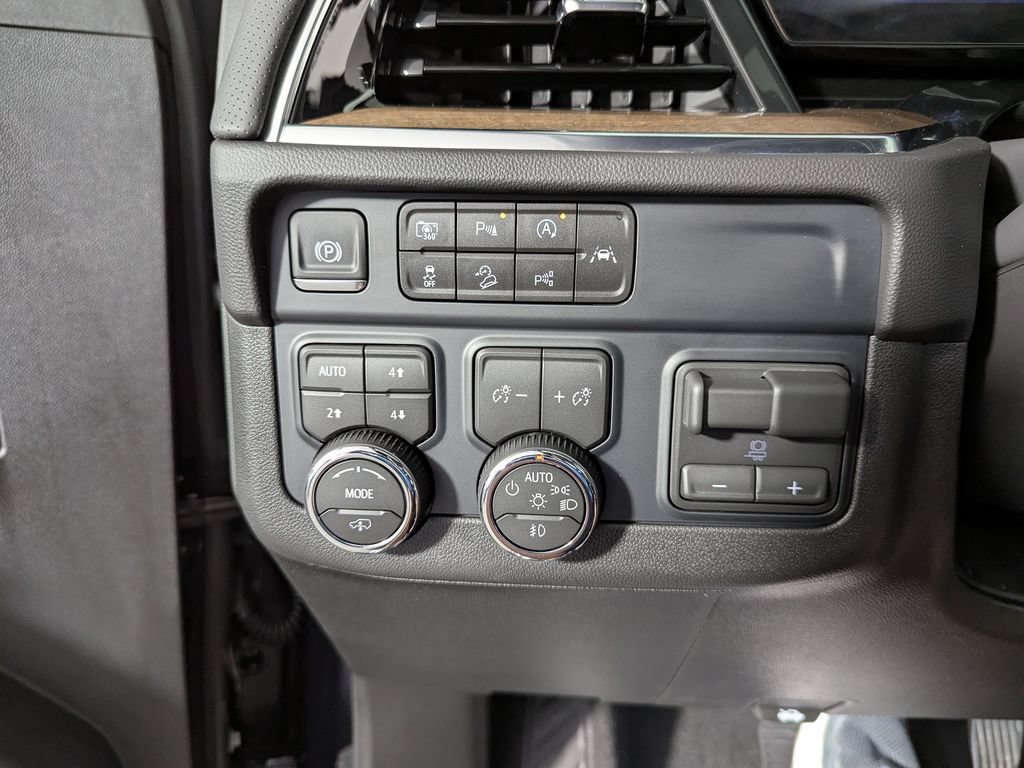 Used 2026 Chevrolet Tahoe High Country AWD/4WD image 22