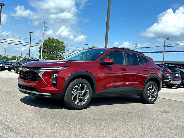 Used 2024 Chevrolet Trax LT w/ Sunroof Package FWD image 12