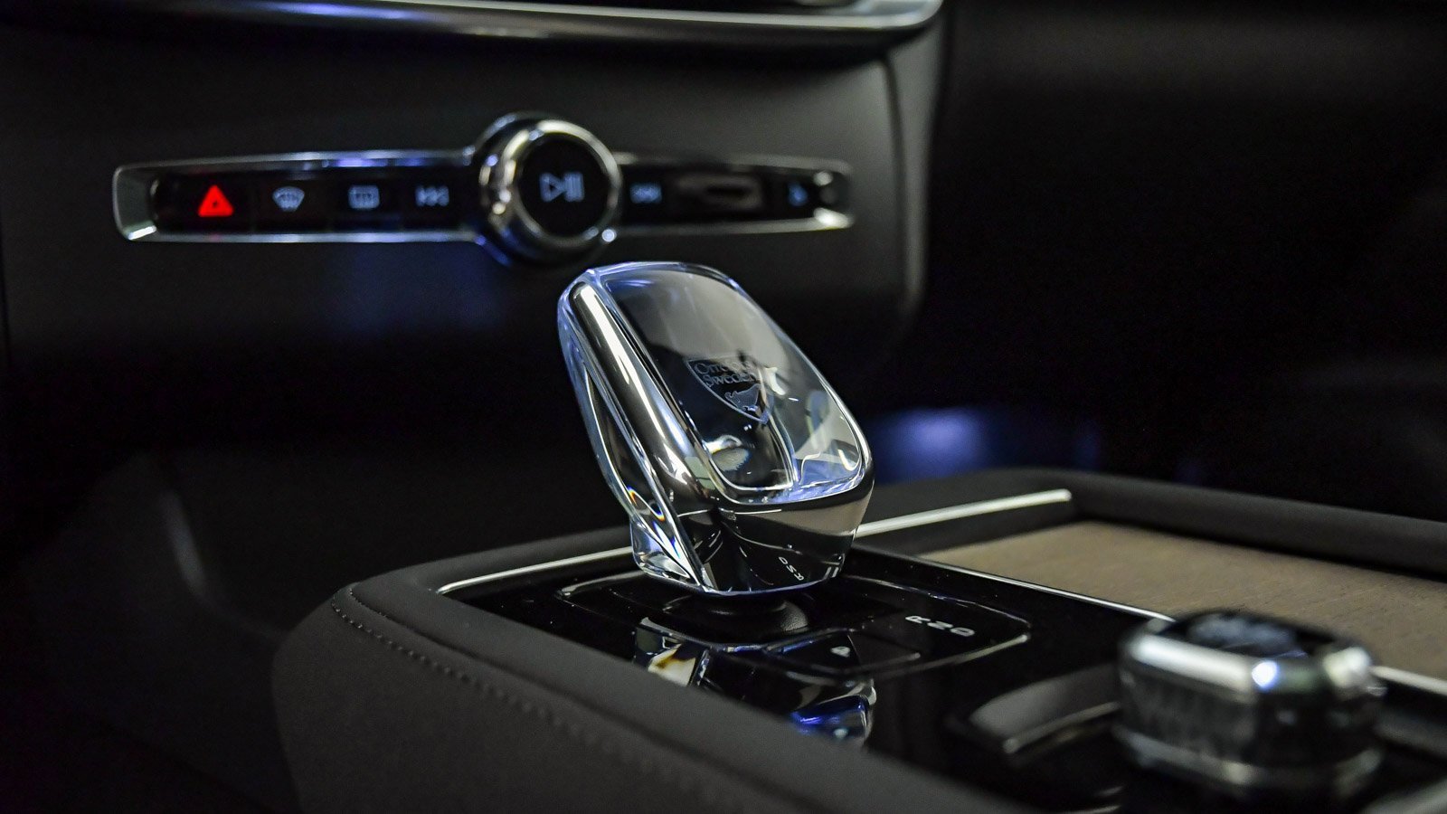 Certified 2025 Volvo XC90 T8 Plus w/ Protection Package Premier image 27