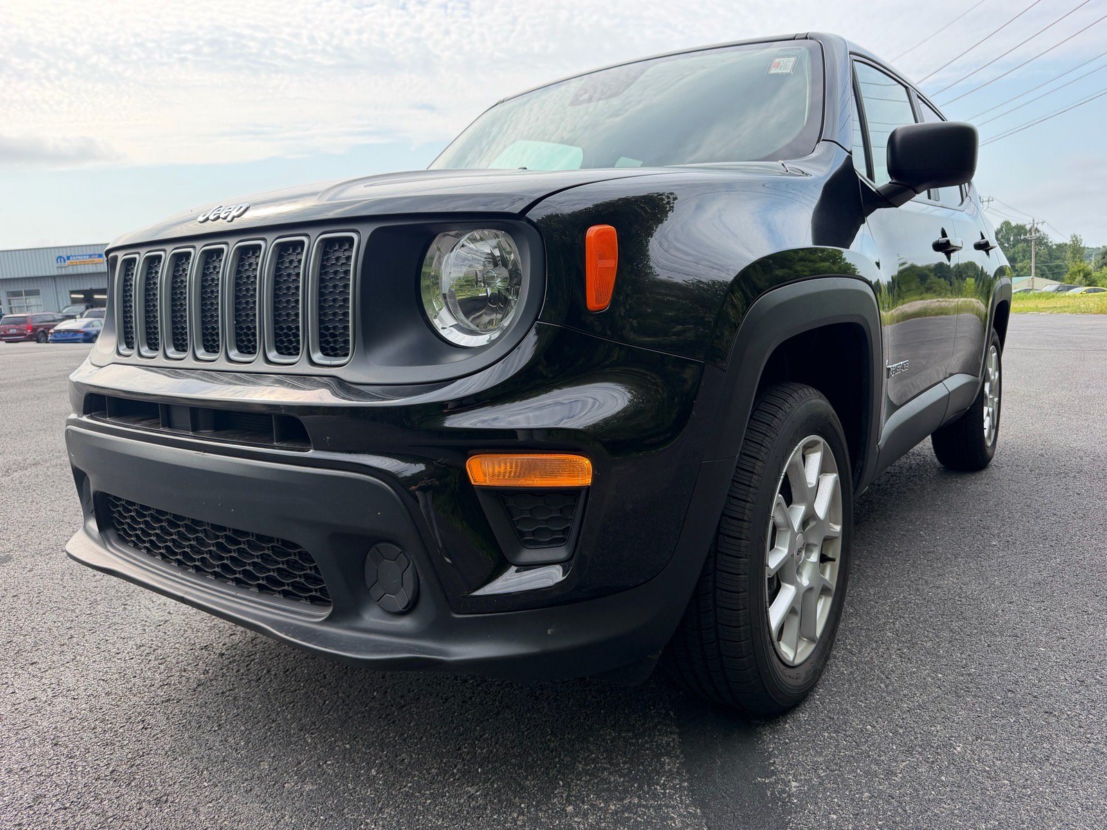Used 2023 Jeep Renegade Latitude AWD/4WD image 8