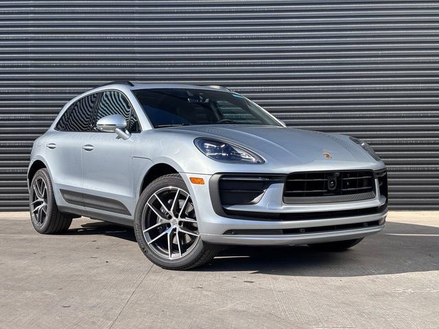 Certified 2026 Porsche Macan AWD/4WD image 9