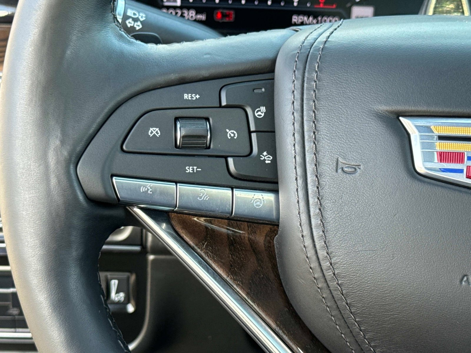 Used 2024 Cadillac Escalade ESV Sport Platinum w/ LPO, ONYX Package image 7