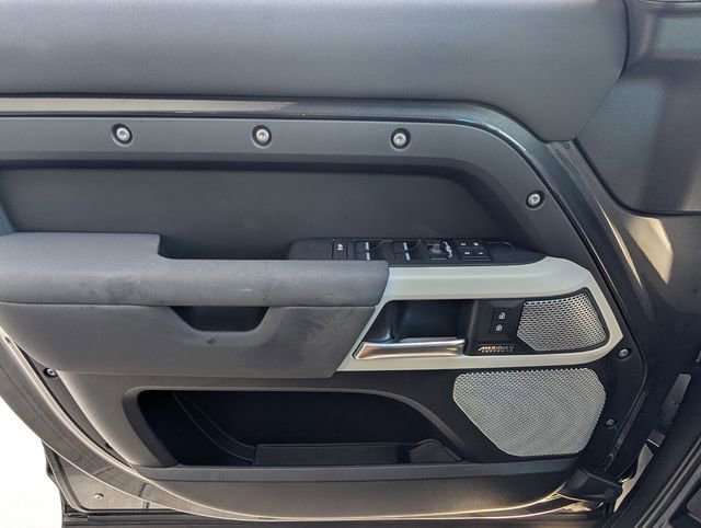 Used 2023 Land Rover Defender 130 X-Dynamic SE image 40