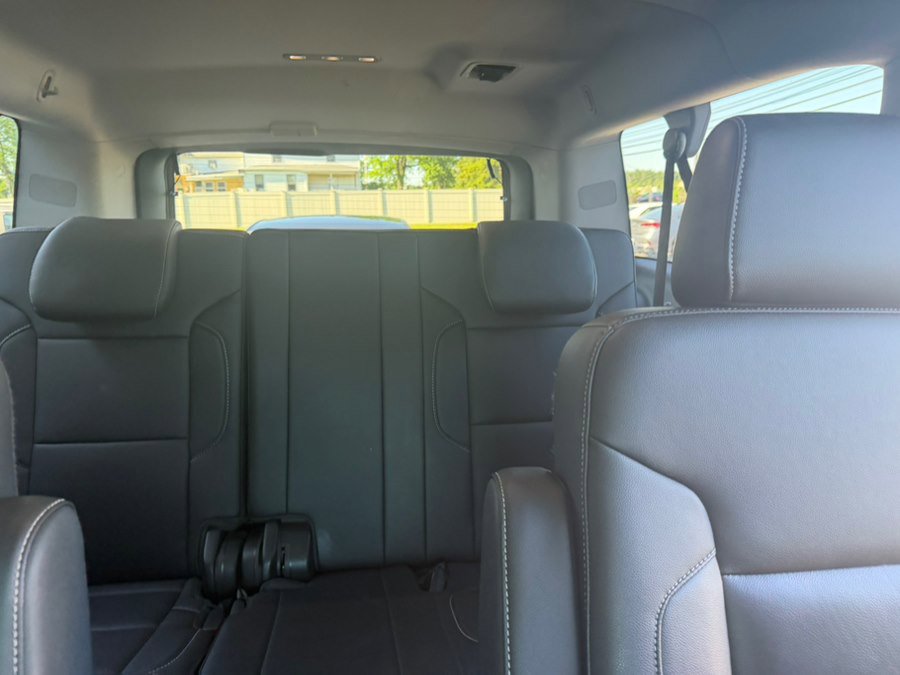 Used 2020 Chevrolet Suburban LT w/ Luxury Package AWD/4WD image 23
