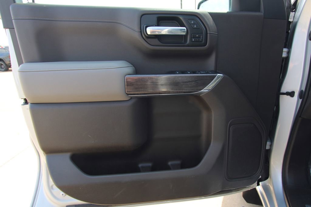 Used 2021 Chevrolet Silverado 1500 LTZ AWD/4WD image 38