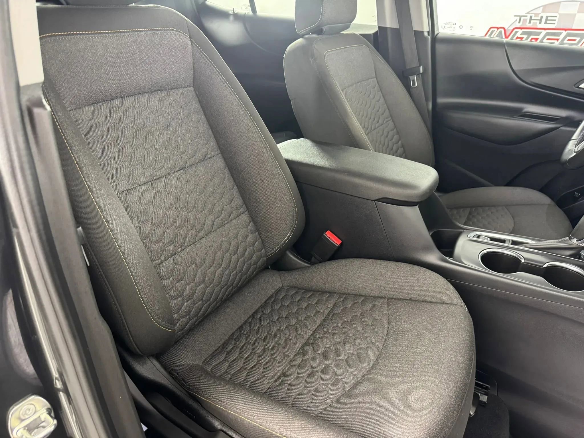 Used 2020 Chevrolet Equinox LT w/ Driver Convenience Package FWD image 35