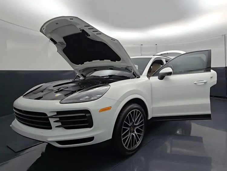 Used 2022 Porsche Cayenne AWD/4WD image 16