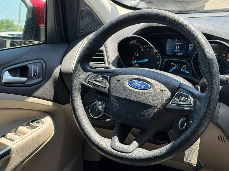 Used 2017 Ford Escape SE w/ Equipment Group 201A FWD image 11