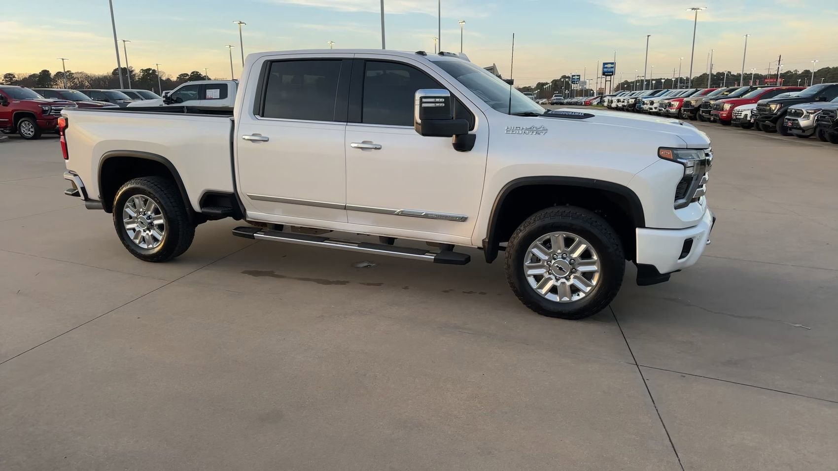 Used 2025 Chevrolet Silverado 2500 High Country w/ High Country Premium Package AWD/4WD image 3
