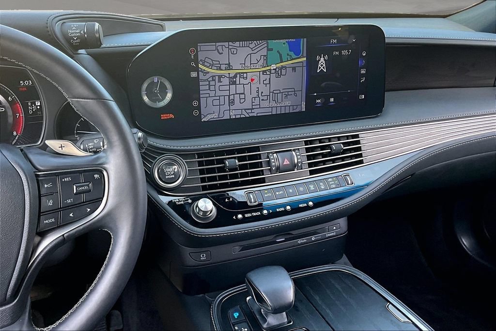 Used 2022 Lexus LS 500 w/ Accessory Package (Z2) RWD image 9