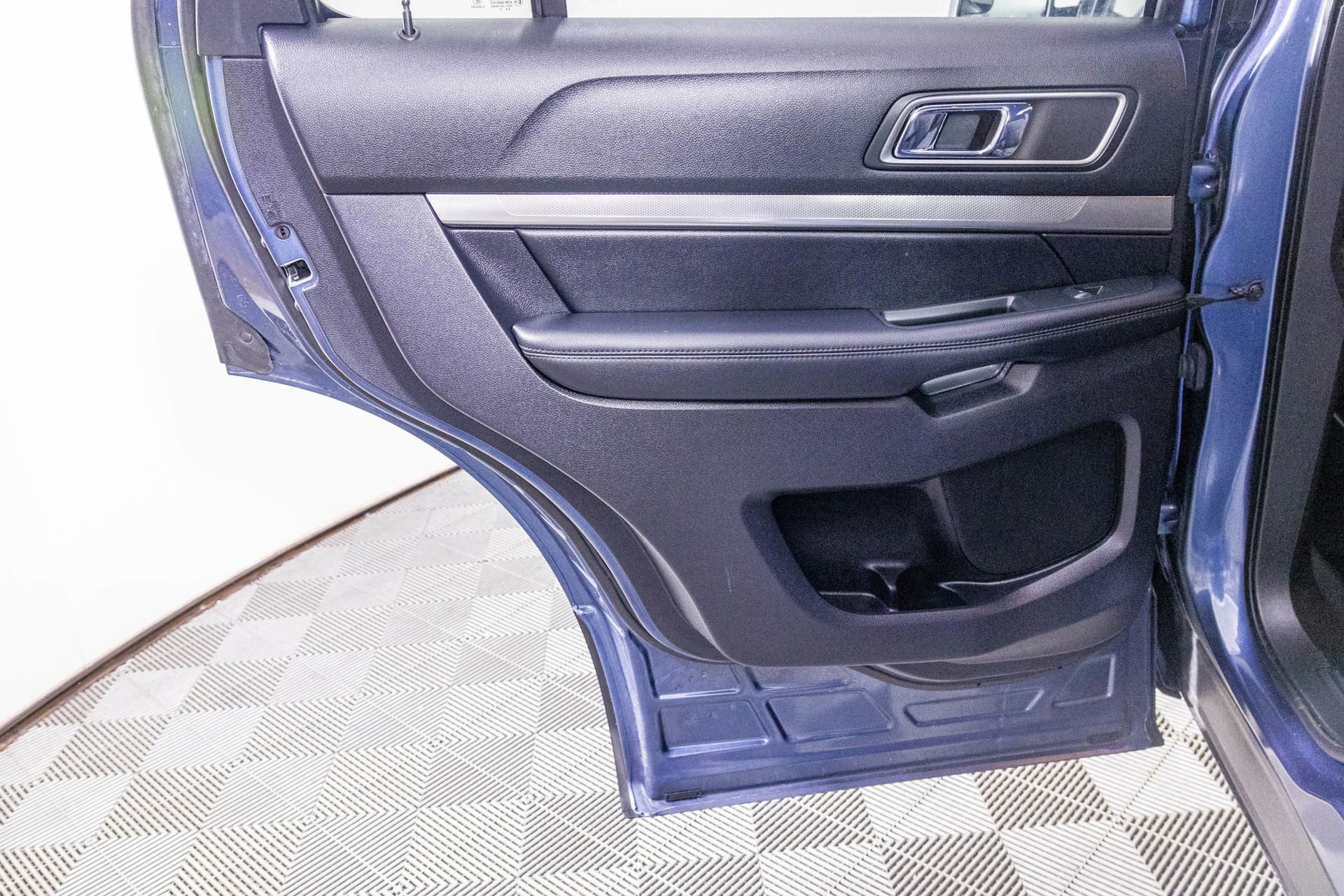 Used 2019 Ford Explorer XLT image 27