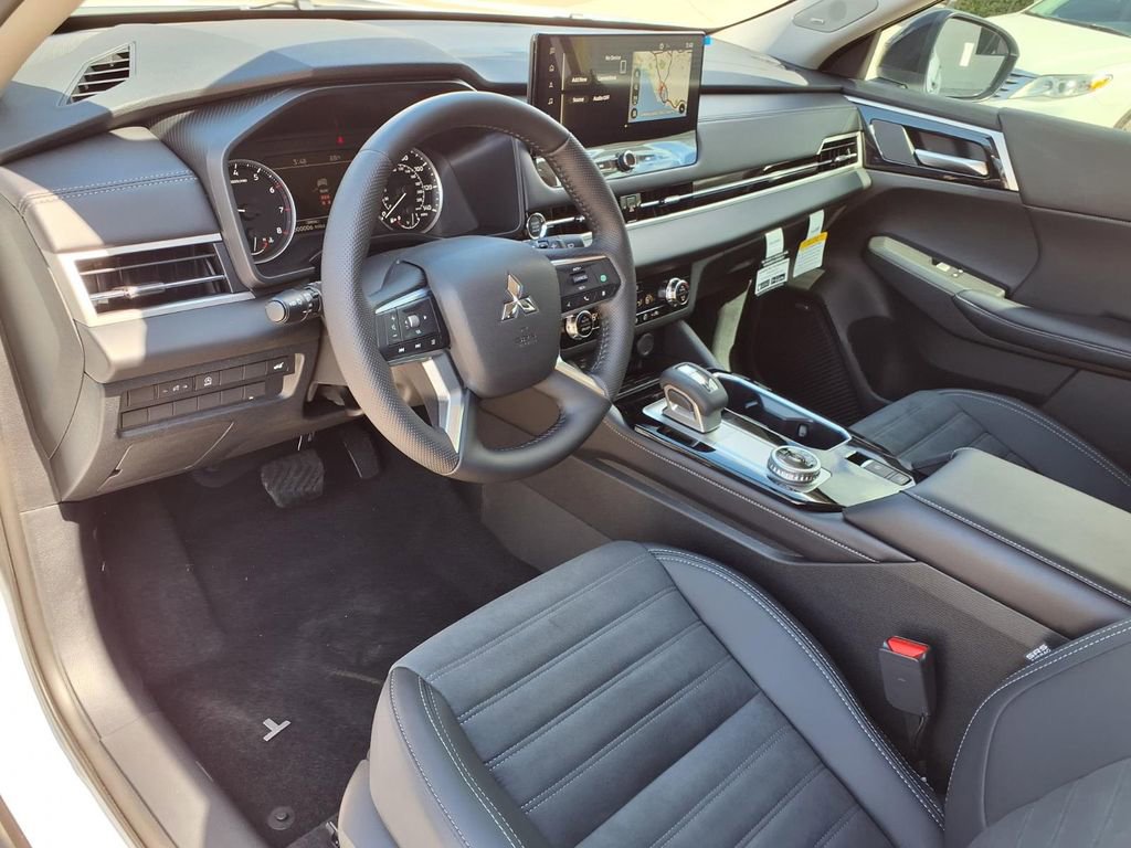Used 2026 Mitsubishi Outlander AWD image 12