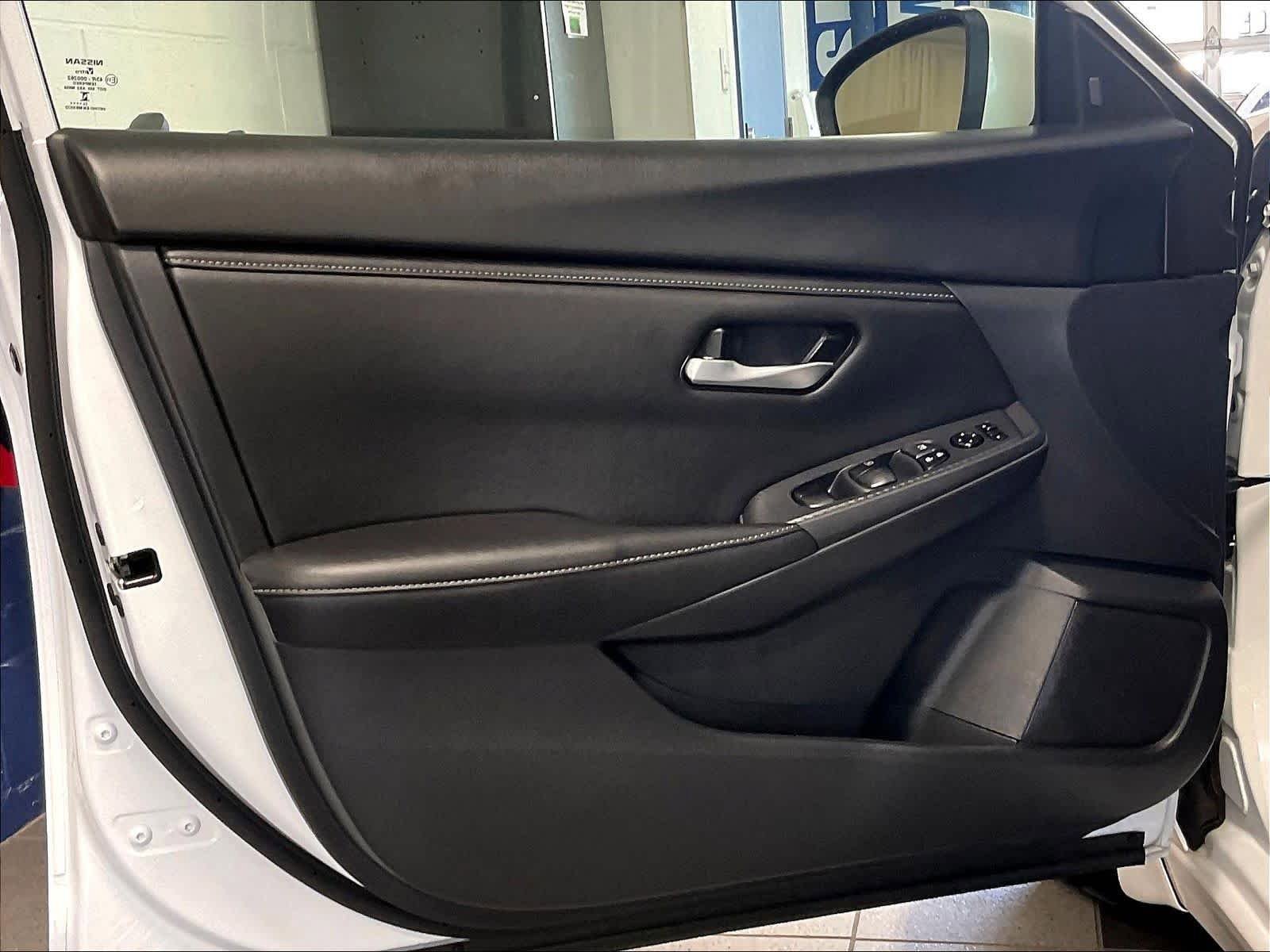 Certified 2025 Nissan Sentra SV FWD image 9