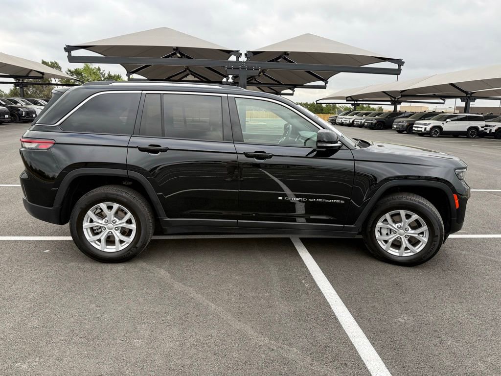 Used 2023 Jeep Grand Cherokee Limited image 4