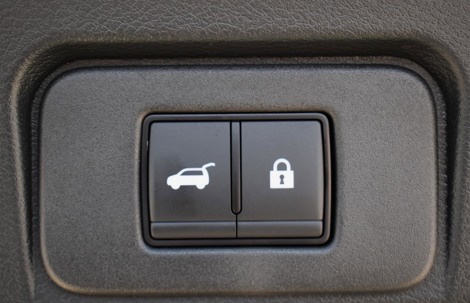Used 2025 Nissan Rogue SV FWD image 17