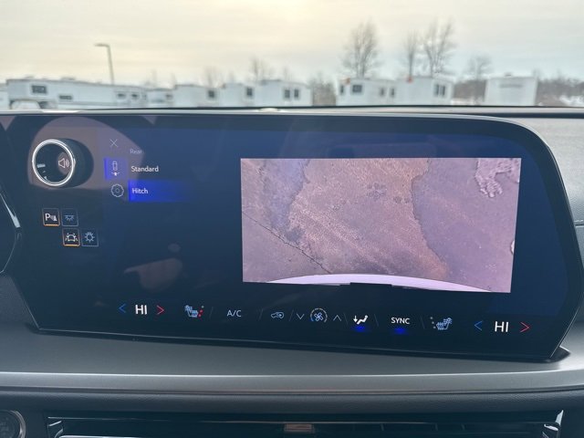 Used 2025 Chevrolet Traverse LT image 20