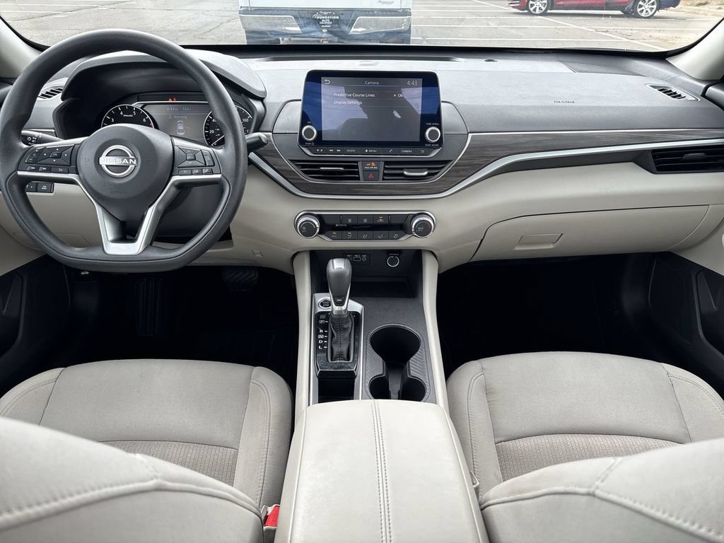 Used 2025 Nissan Altima 2.5 SV FWD image 23