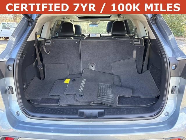Used 2021 Toyota Highlander Platinum image 12